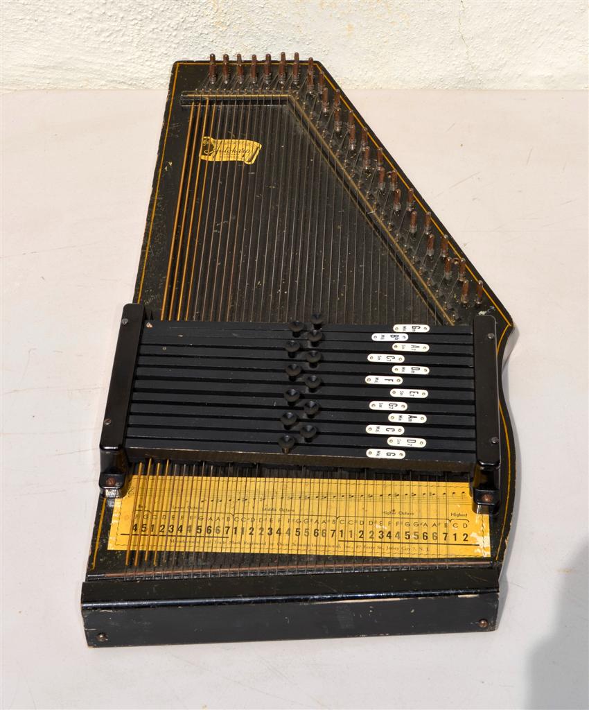 Vintage Oscar Schmidt 12 Chord Black Autoharp Gold Trim W/ Case & Tuner